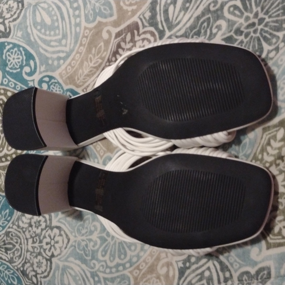 shoes - Picture 3 of 3